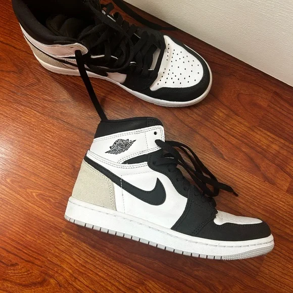 Nike Air Jordans Black and White High-Top Sneakers in crackle leather - Picture 6 of 15